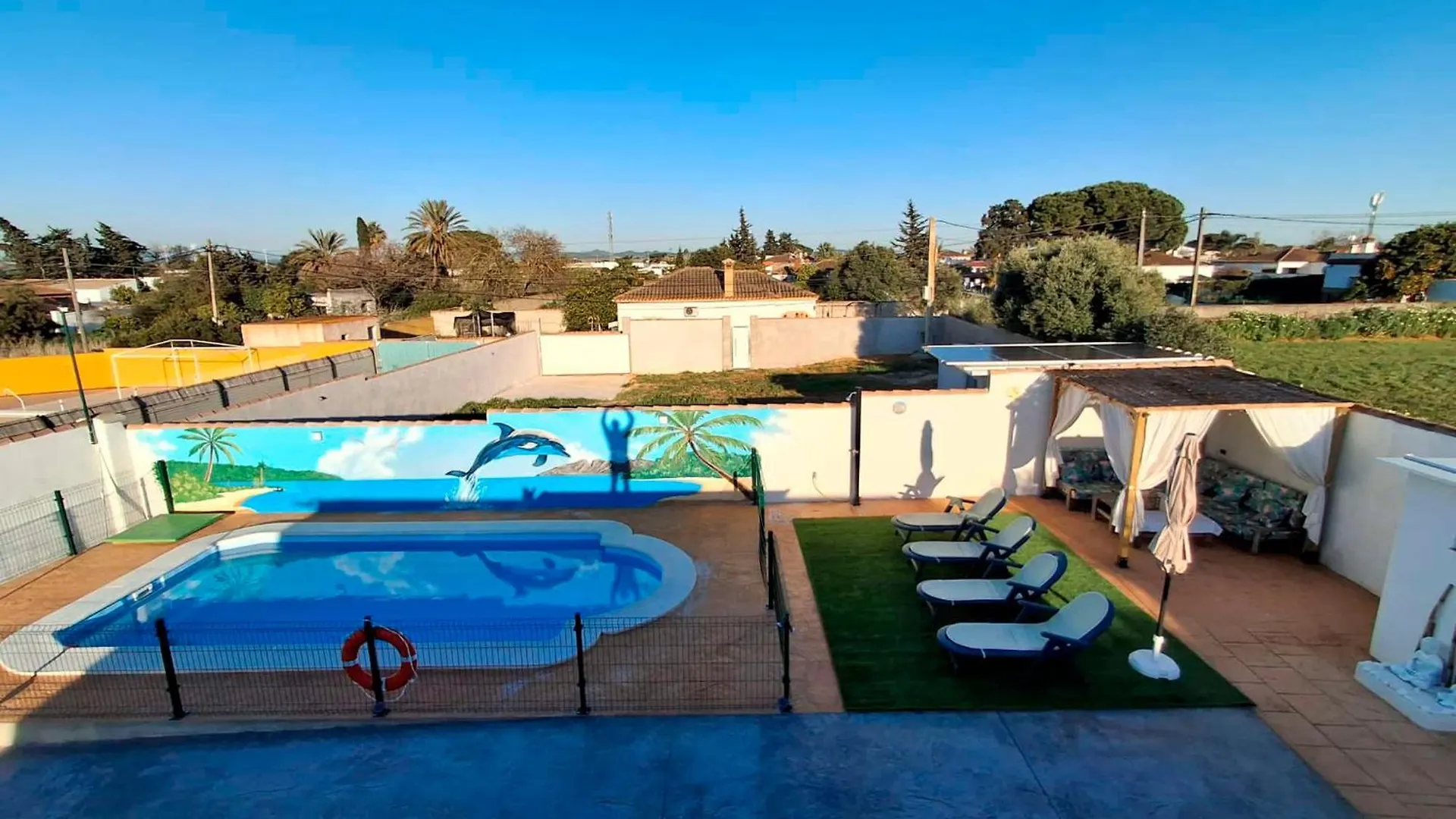 Casa De Madera Con Piscina Privada contacts